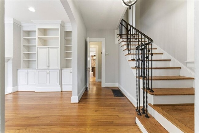 Building Photo - 685 E Morningside Dr NE