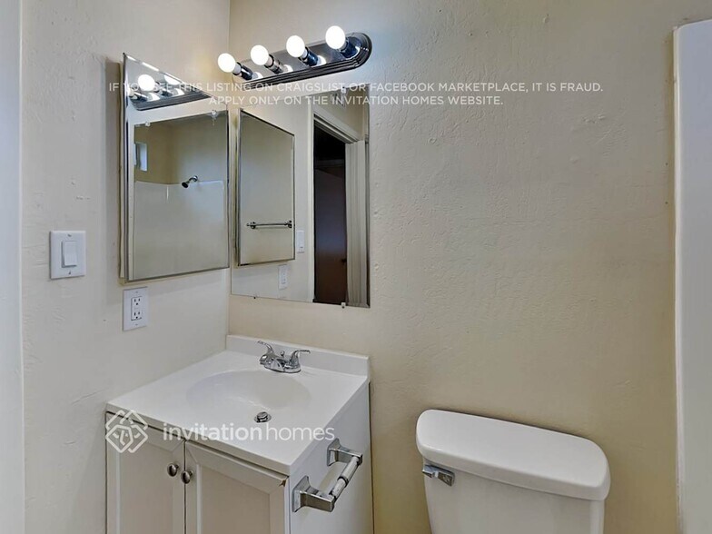 Building Photo - 246 W Kristal Way