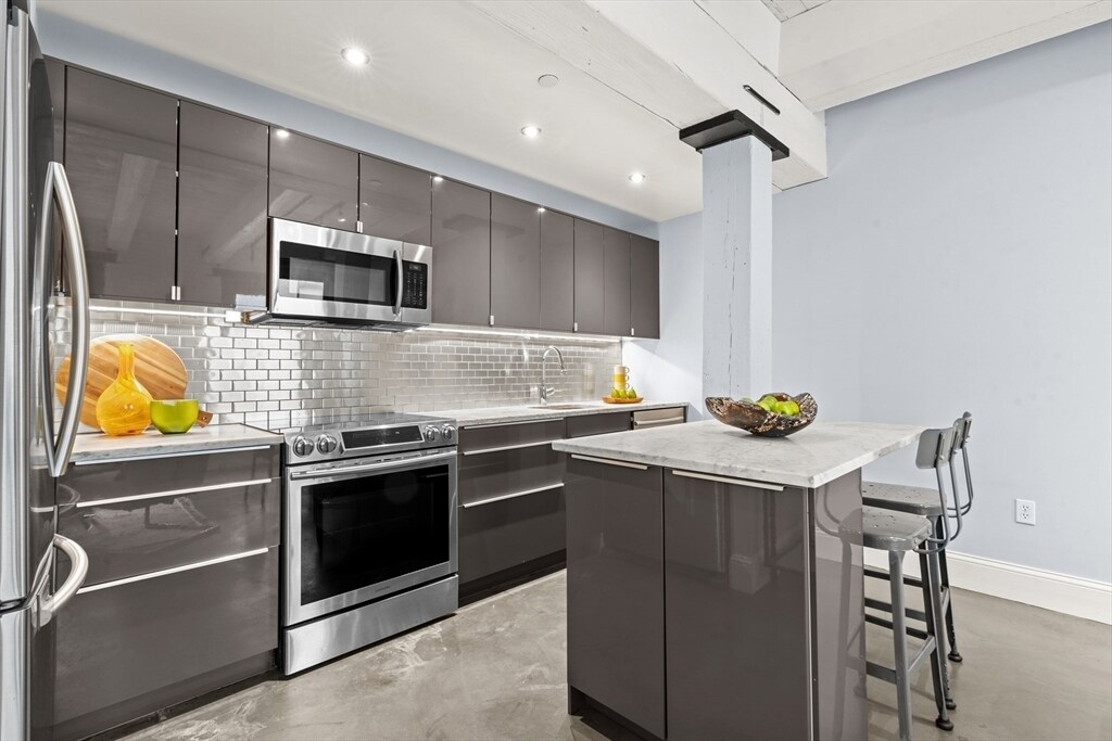 Building Photo - 90 Wareham St