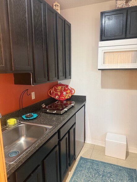 Building Photo - 15337 Southern Martin St