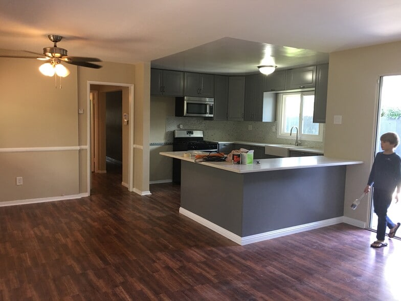 Kitchen - 184 E 19th St