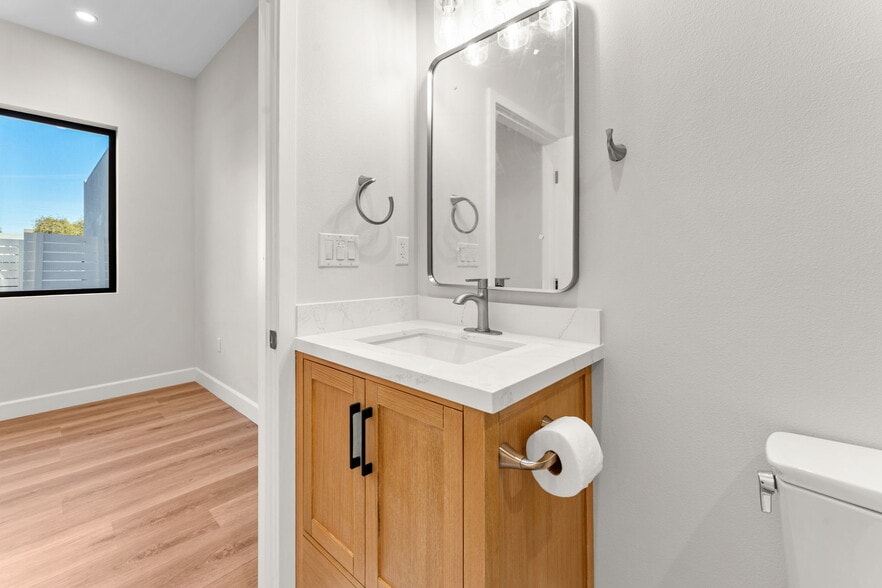 Building Photo - 2430 E 7th St