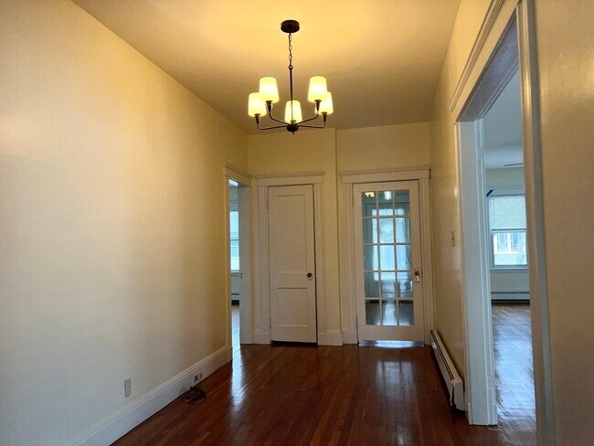 Building Photo - 31 Cutler St