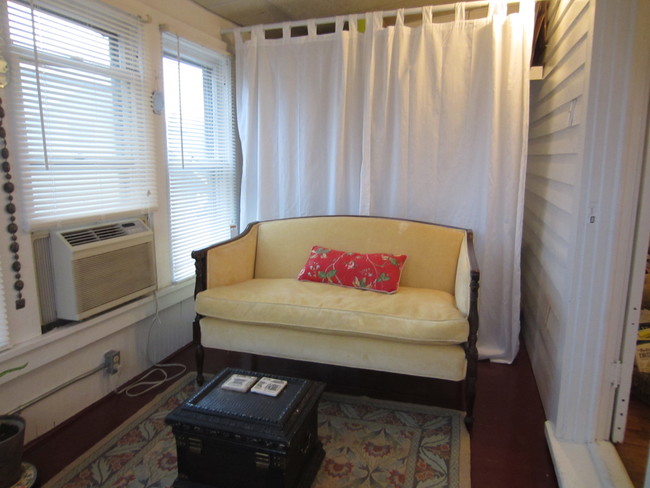 sun porch with washer dryer - 728 Ohio St