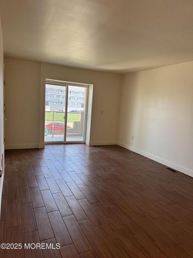 Building Photo - 109 2nd Ave