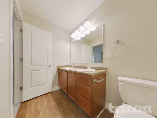 Building Photo - 722 Chestnut Ln