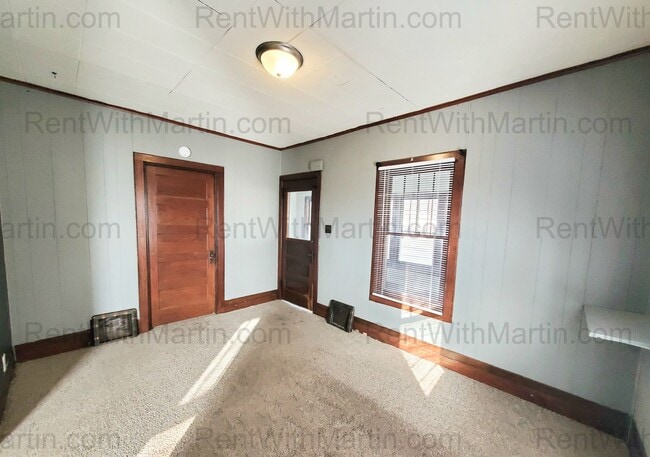 Building Photo - 229 Linden Ave