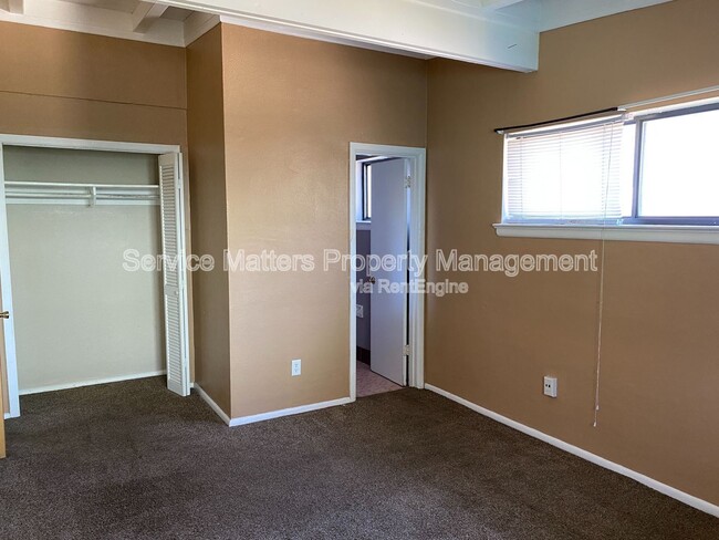 Building Photo - 707 Boxwood Dr