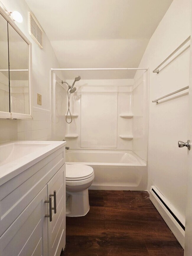 Building Photo - Traditional 4 bedroom cape in Staples Mill and Libbie Road corridor.