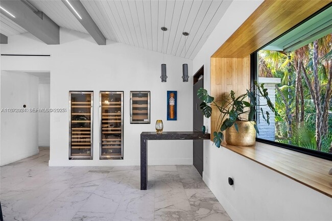 Building Photo - 1141 NE 90th St