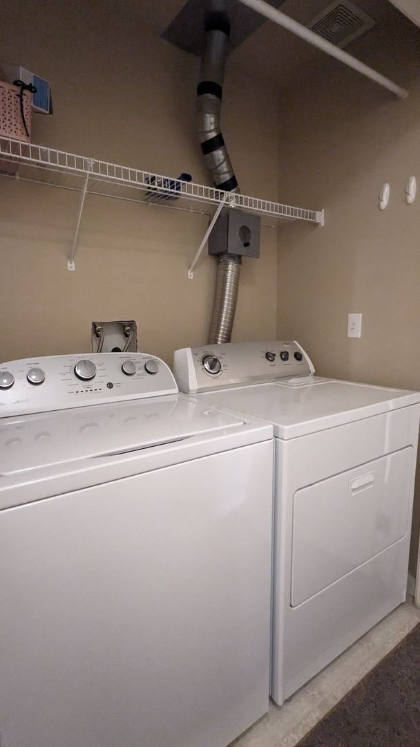 Building Photo - TWO BEDROOM/TWO BATHROOM CONDO WITH AMENITIES IN GATED COMMUNITY!