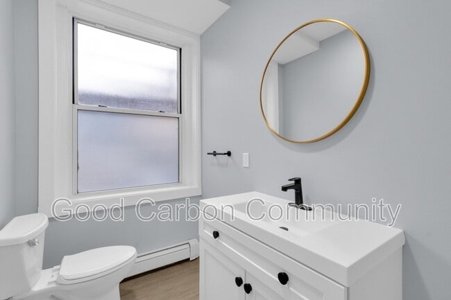 Building Photo - 131 Allen St