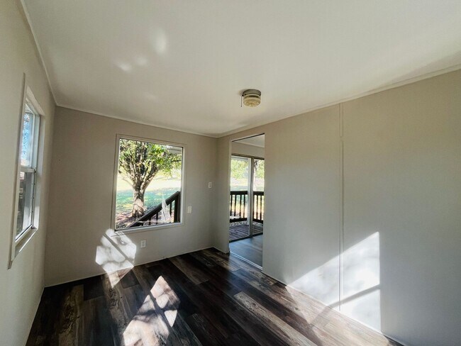 Building Photo - 954 Johnson Rd