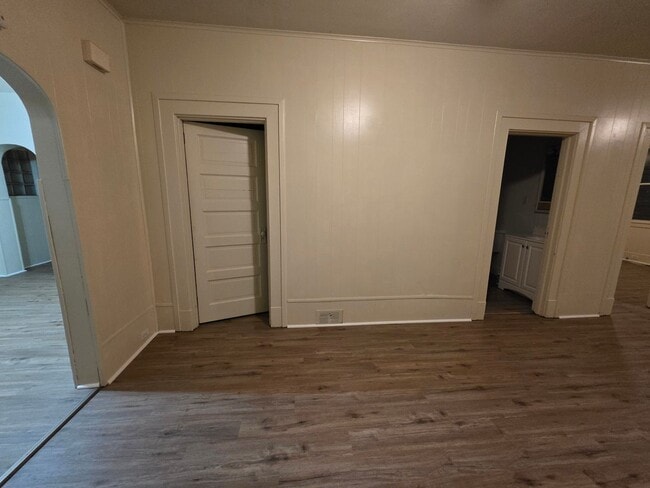 Building Photo - Updated 2 bedroom 1 bath house!