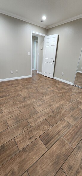 Building Photo - 10405 Anzac Ave