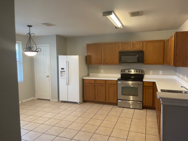 Building Photo - 12970 Vassar Dr