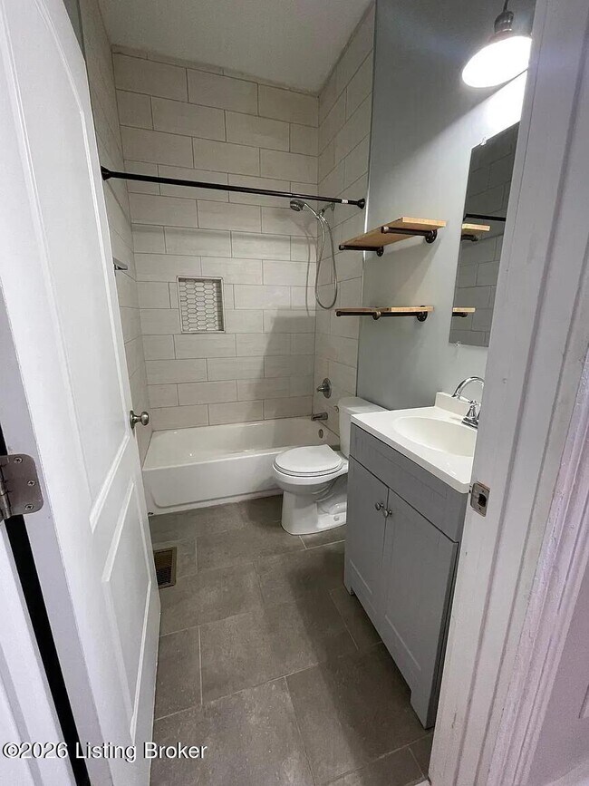 Building Photo - 521 E Ormsby Ave