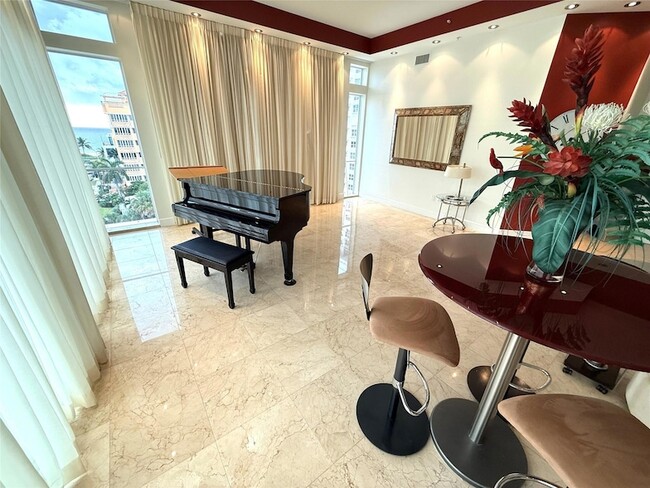 Building Photo - 3210 NE 5th St