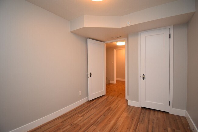 Building Photo - Unique 6 Bedroom Home in Midvale!