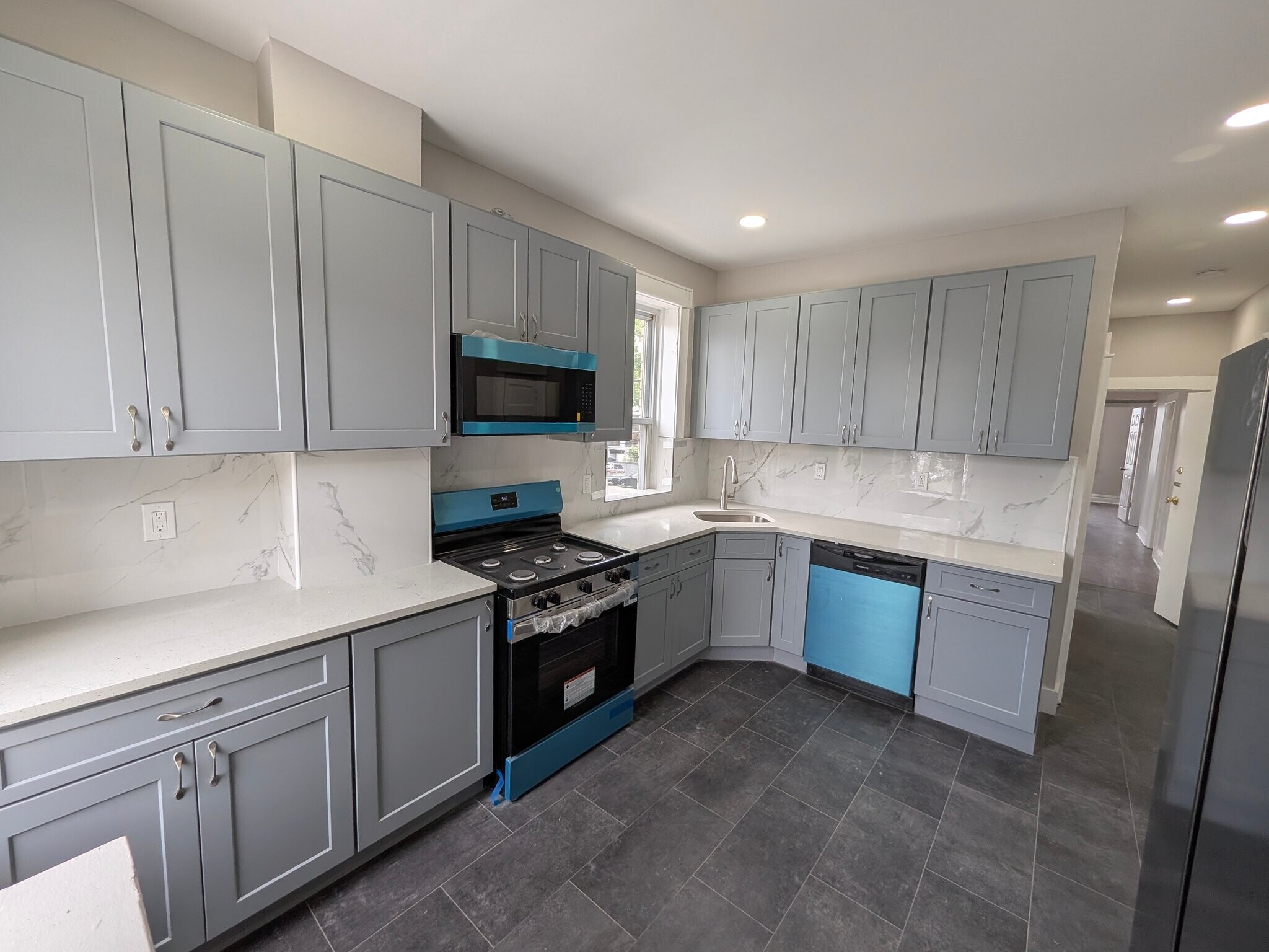 Building Photo - 295 Avenue B