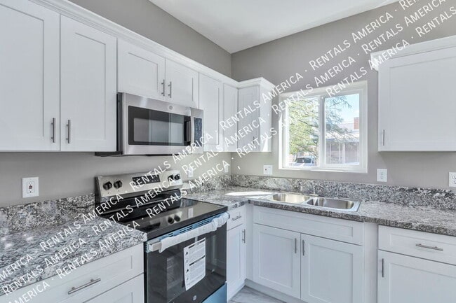 Building Photo - 1625 N Mountain View Ave