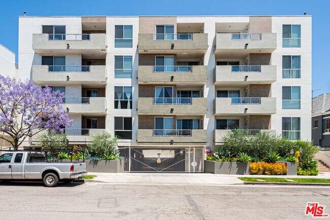 Building Photo - 118 Kings Rd