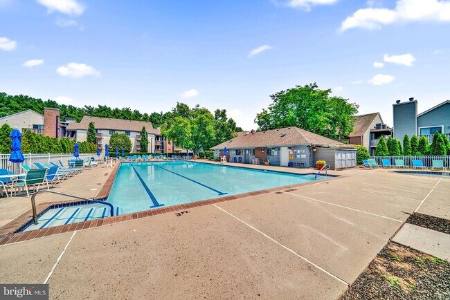 Building Photo - 601 Ravens Crest Dr