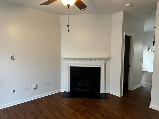 Building Photo - Charming 3/2.5 Easley Home Available Now!