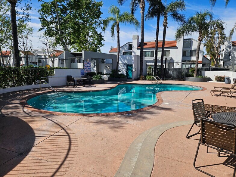 Building Photo - 2519 Chandler Ave