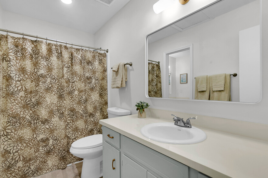 Newly renovated Bath - 113 Ashwood Ct