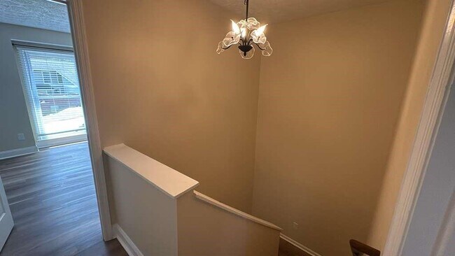 Building Photo - 5011 Meadow Ln