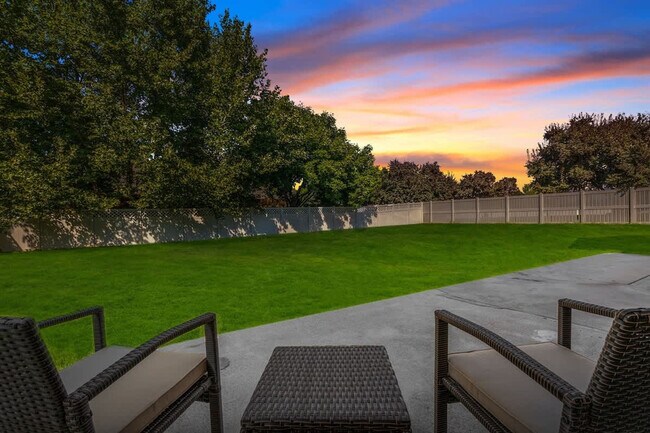 Building Photo - 2480 W San Remo Ct