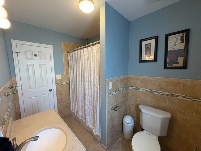 Building Photo - 814 28th St