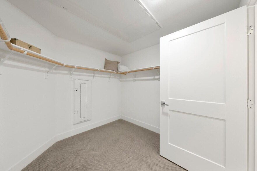 Building Photo - 3578 Rambla Pl