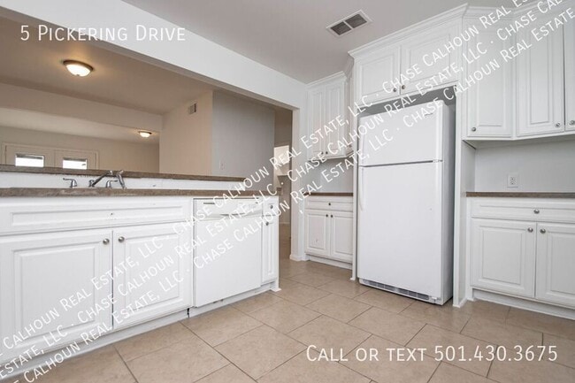 Building Photo - 5 Pickering Dr