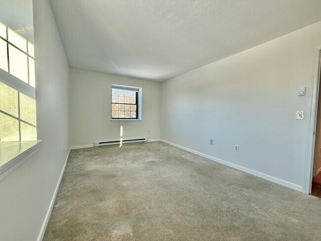 Building Photo - 4 Fairfax Ave