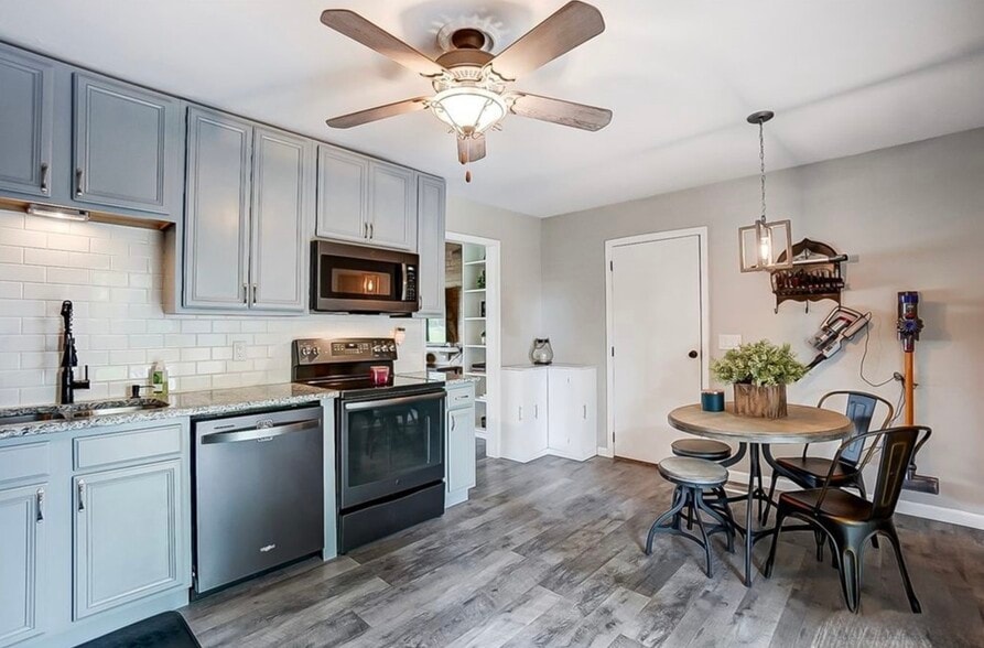 Kitchen - 410 Evergreen Dr