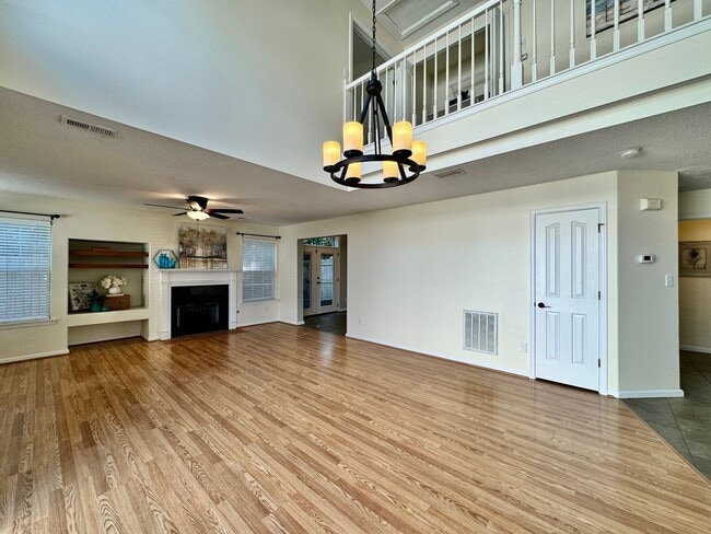 Building Photo - Available 08-08-25 in Cedar Crossing! A Pe...