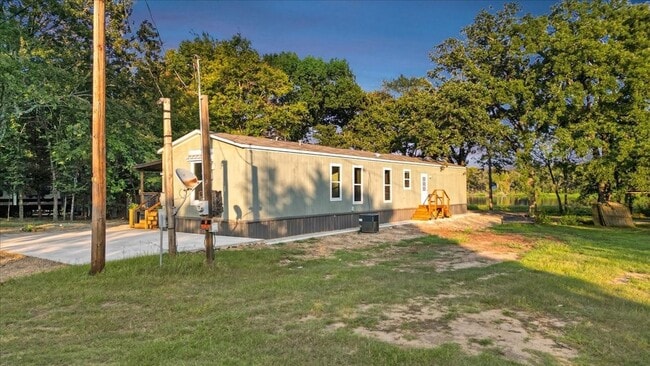 Building Photo - 409 Willow Dr