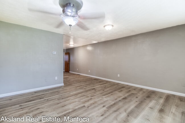 Building Photo - 3005 W Lathrop Rd