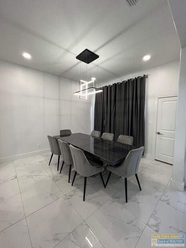 Building Photo - 154 Oleander Dr