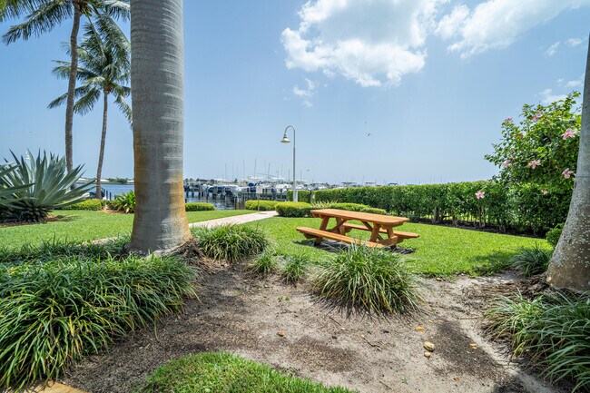 Building Photo - 167 Yacht Club Way