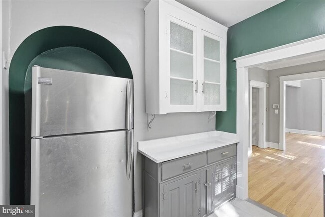 Building Photo - 1208 S Oakcrest Rd