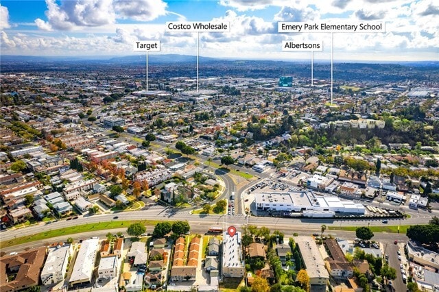 Building Photo - 5639 Huntington Dr