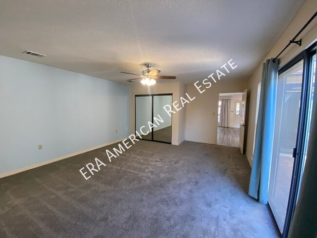 Building Photo - 925 Holbrook Cir