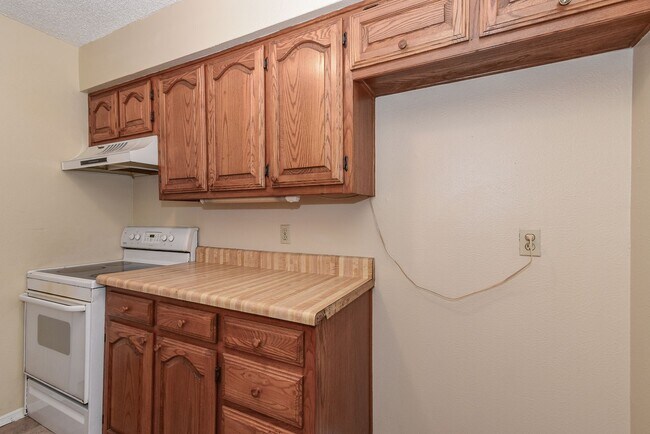 Building Photo - 3910 Peperport Dr