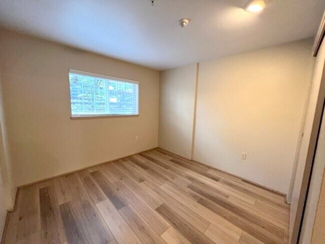Building Photo - 2bd/2ba Woodinville Condo