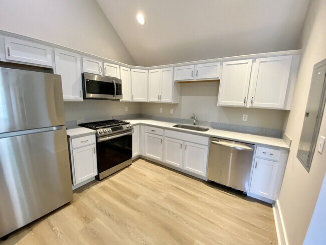 Building Photo - One Bedroom Apartment for Rent in the Heart of Old Town!