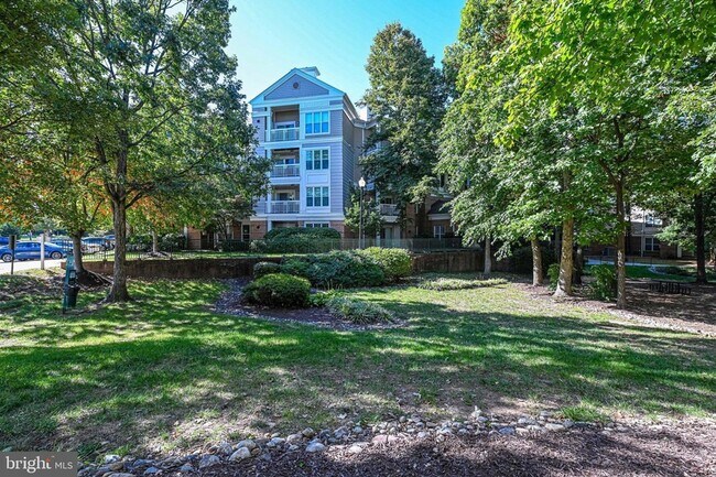 Building Photo - 2204 Westcourt Ln