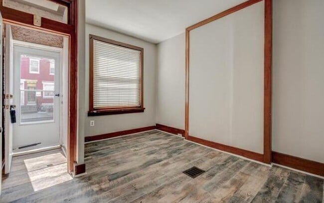 Building Photo - 833 Spruce St